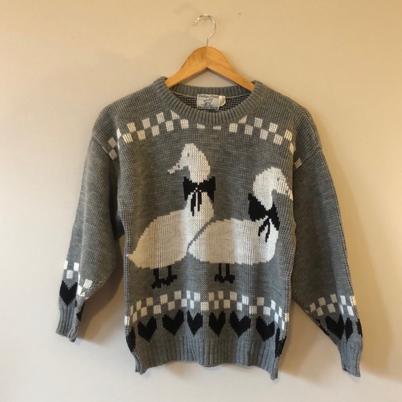 Vintage novelty sweater gray ducks hearts knit